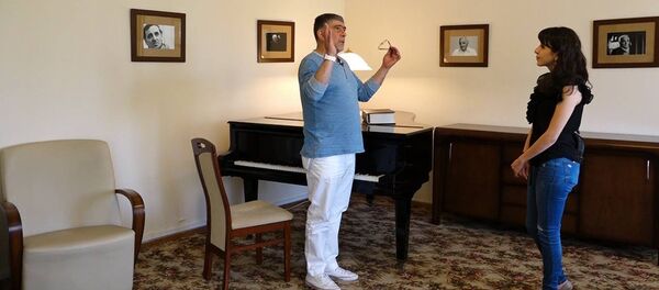 Уголок имени Шарля Азнавура есть и в Спортивно-концертном комплексе Уголок имени Шарля Азнавура есть и в Спортивно-концертном комплексе - Sputnik Армения