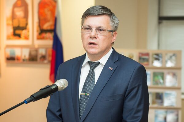 Выставка С Любовью к Армении и России. Советник-посланник посольства России в Армении Андрей Иванов Выставка С Любовью к Армении и России. Советник-посланник посольства России в Армении Андрей Иванов - Sputnik Армения