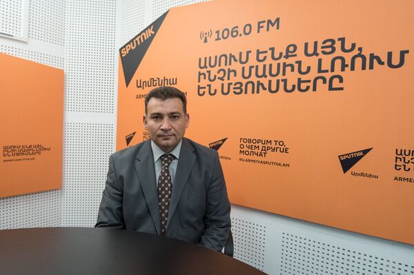 Ованнес Азизян в гостях у радио Sputnik Армения Ованнес Азизян в гостях у радио Sputnik Армения - Sputnik Արմենիա