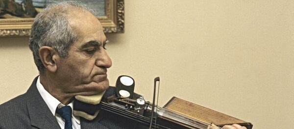 Эдуард Казарян, мастер микроминиатюр Эдуард Казарян, мастер микроминиатюр - Sputnik Արմենիա