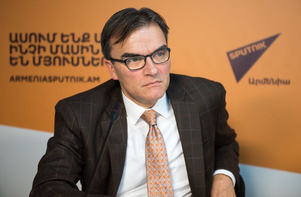 Чрезвычайный и полномочный посол Швейцарской Конфедерации в Республике Армения Лукас Гасер - Sputnik Армения