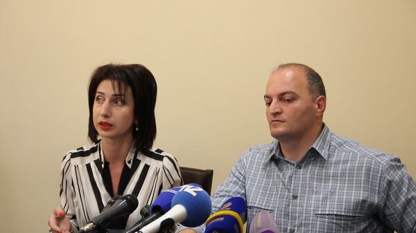 Сона Агекян и Карапет Агаджанян Сона Агекян и Карапет Агаджанян - Sputnik Արմենիա