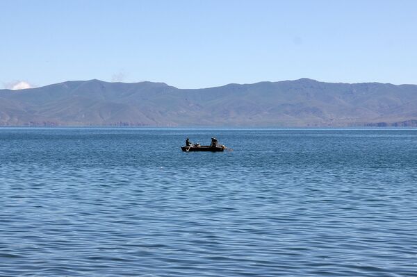 Рыбаки. Озеро Севан - Sputnik Արմենիա