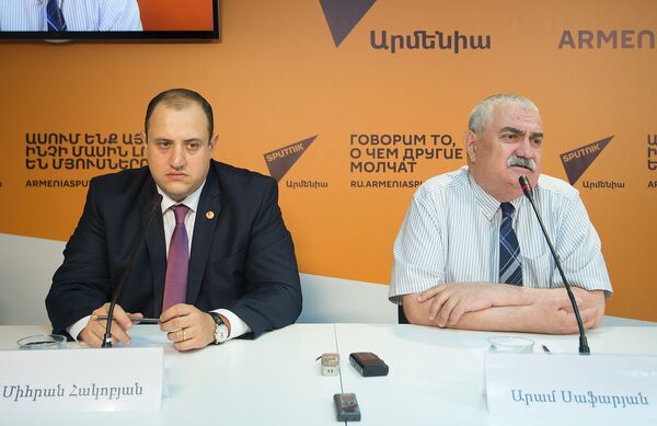 Мигран Акопян и Арам Сафарян - Sputnik Армения
