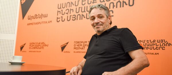 Егише Петросян в гостях у радио Sputnik Армения - Sputnik Արմենիա