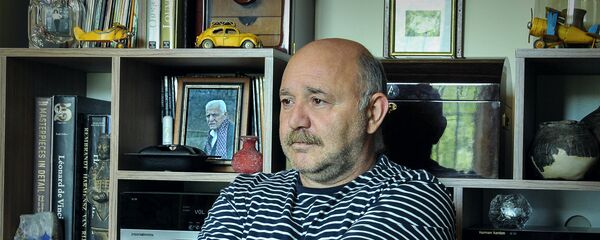 Художник Тарон Мурадян Художник Тарон Мурадян - Sputnik Армения