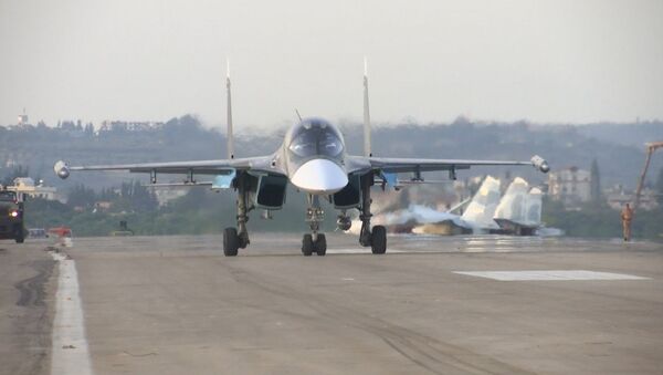 СПУТНИК_Операция в Сирии: Су-24 на авиабазе и заявление представителя ВКС РФ - Sputnik Армения
