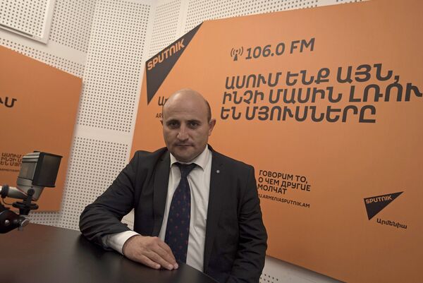 Мехак Апресян в гостях у радио Sputnik Армения - Sputnik Արմենիա