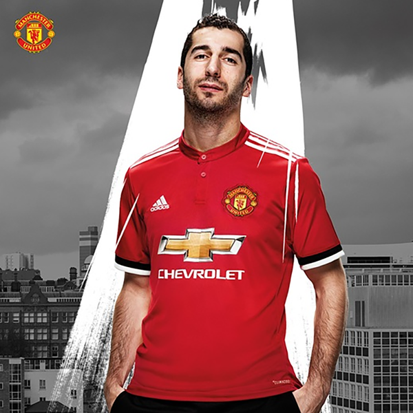 Генрих Мхитарян в новой форме команды Манчестер Юнайтед Генрих Мхитарян в новой форме команды Манчестер Юнайтед - Sputnik Արմենիա