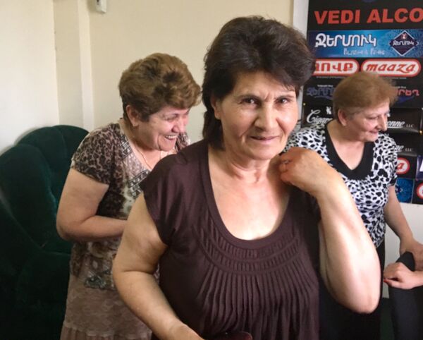 Работники Континентекс Санам Авакян, Гоар Тамамян и Айкануш Галстян - Sputnik Армения