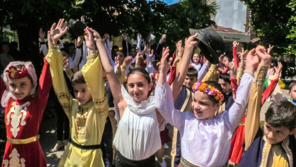 Армянские танцы под солнцем Грузии: дети из Армении выступили в Батуми - Sputnik Армения