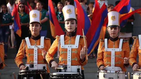 Երևանում Սահմանադրության օրվա առթիվ քայլերթ է անցկացվել - Sputnik Արմենիա