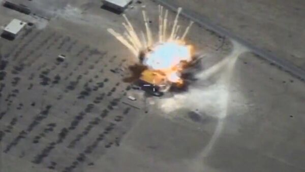 Крылатые ракеты ВКС уничтожили склады ИГ* в Сирии - Sputnik Армения