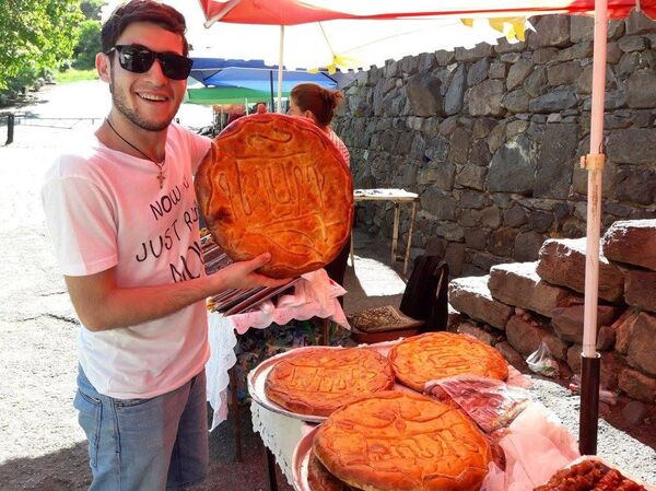 Сын Наиры Аветян в Гегарде - Sputnik Армения