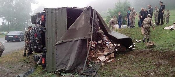 ДТП с участием армейского Камаза ДТП с участием армейского Камаза - Sputnik Արմենիա