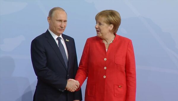 Путин и Меркель обменялись рукопожатием на встрече участников G20 - Sputnik Армения
