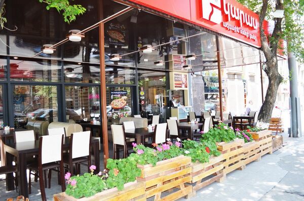 Карас на улице Туманяна - Sputnik Армения