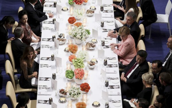 G20 գագաթնաժողովի շրջանակում կազմակերպված ճաշկերույթի մասնակիցները - Sputnik Արմենիա