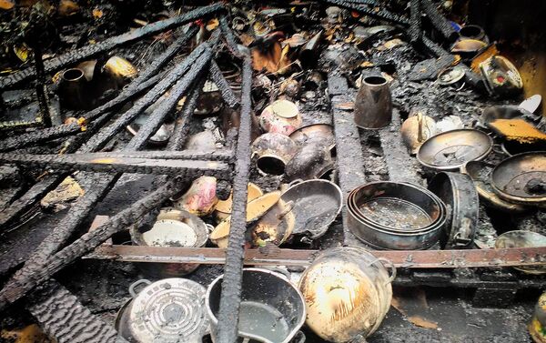 Последствия пожара на вещевом рынке в Поти - Sputnik Армения