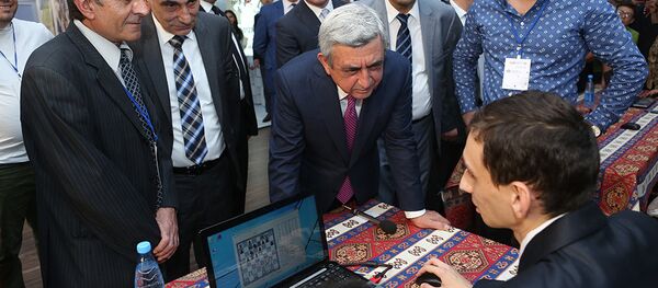 президент Армении Серж Саргсян на выставке Digitec Expo в Ереване президент Армении Серж Саргсян на выставке Digitec Expo в Ереване - Sputnik Արմենիա