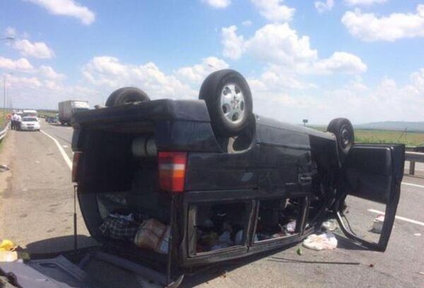 Микроавтобус рейса Ереван-Анапа перевернулся Микроавтобус рейса Ереван-Анапа перевернулся - Sputnik Армения