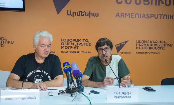 Саркис Ацпанян и Зейнел Абидин Кызыкапрак Саркис Ацпанян и Зейнел Абидин Кызыкапрак - Sputnik Армения