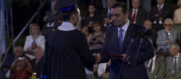 Президент Армении принял участие в выпускном вечере будущих врачей - Sputnik Армения