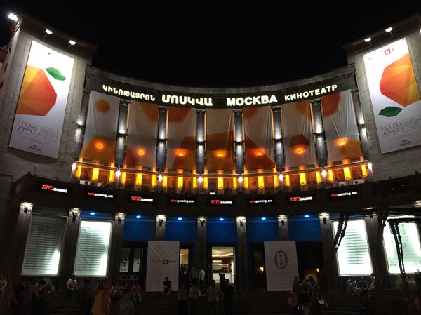 Все дороги ведут в Москву, или Как возник знаковый треугольник Еревана - Sputnik Армения