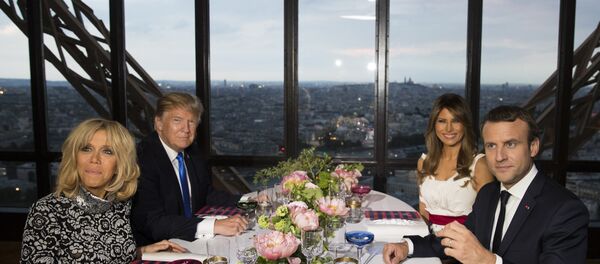 Президент Франции Франсуа Макрон с супругой Бриджит Макрон и Президент США Дональд Трамп с супругой Меланией Трамп Президент Франции Франсуа Макрон с супругой Бриджит Макрон и Президент США Дональд Трамп с супругой Меланией Трамп - Sputnik Армения