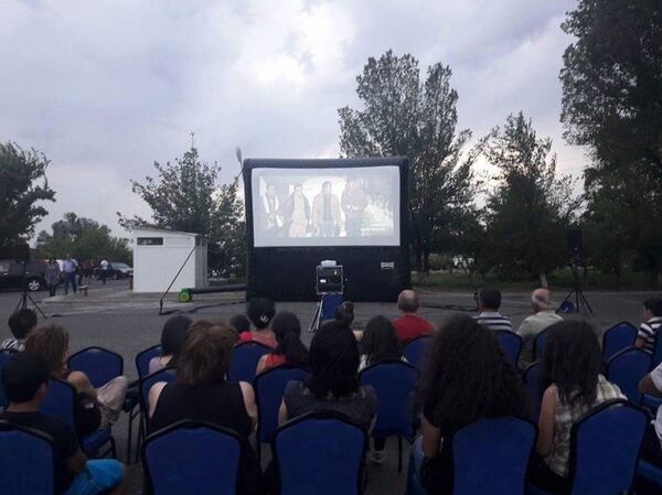 Показ фильма Линия в открытом кинотеатре Звартноца Показ фильма Линия в открытом кинотеатре Звартноца - Sputnik Արմենիա