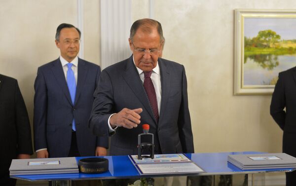 Глава МИД РФ Сергей Лавров на церемонии гашения марки - Sputnik Армения