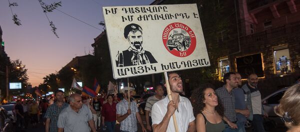 Шествие, посвященное годовщине захвата здания полка ППС в Ереване Шествие, посвященное годовщине захвата здания полка ППС в Ереване - Sputnik Армения