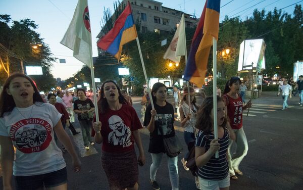 Шествие, посвященное годовщине захвата здания полка ППС в Ереване - Sputnik Армения