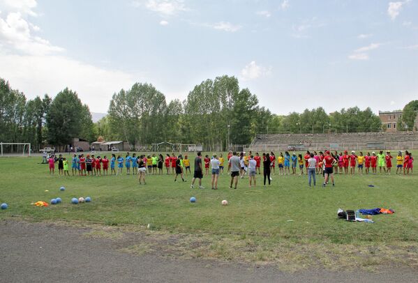 Трехдневный футбольный лагерь для юных армянских футболисток - Sputnik Армения