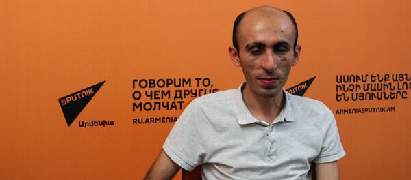 Артак Бегларян в гостях у радио Sputnik Армения Артак Бегларян в гостях у радио Sputnik Армения - Sputnik Արմենիա