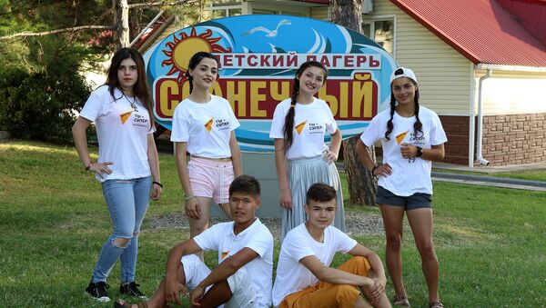 Участники Международного вокального конкурса Ты супер! прибыли на отдых во Всероссийский детский центр Орленок - Sputnik Армения