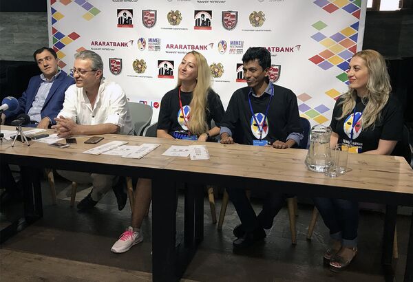 Участники Международного фестиваля пантомимы имени Леонида Енгибарова Участники Международного фестиваля пантомимы имени Леонида Енгибарова - Sputnik Արմենիա