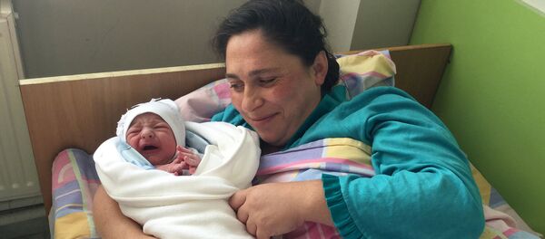 Давид - 11-ый ребенок семьи Хачатрян. Мама - Лилит Хачатрян - Sputnik Армения