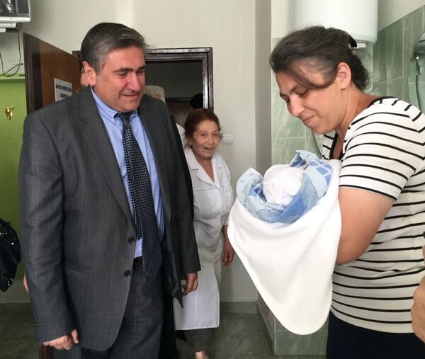 Давид - 11-ый ребенок семьи Хачатрян - Sputnik Армения