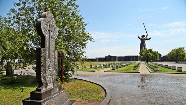 Хачкар на Мамаевом кургане (Волгоград) в память воинов-армян, погибших при обороне Сталинграда - Sputnik Արմենիա