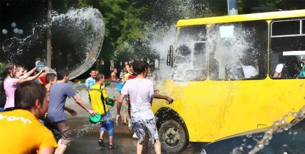 Опасные стороны праздника Вардавар - Sputnik Армения