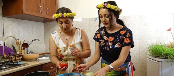 Շեֆ խոհարարին հյուր. ինչպես պատրաստել ամառային տոլմա Շեֆ խոհարարին հյուր. ինչպես պատրաստել ամառային տոլմա - Sputnik Արմենիա