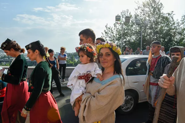 Праздничное шествие к празднику Вардавар Праздничное шествие к празднику Вардавар - Sputnik Армения