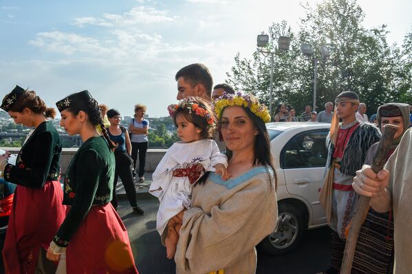Праздничное шествие к празднику Вардавар - Sputnik Արմենիա