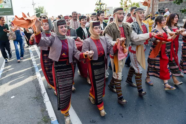 Праздничное шествие к празднику Вардавар Праздничное шествие к празднику Вардавар - Sputnik Армения