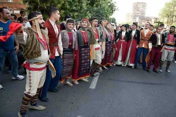 Праздничное шествие к празднику Вардавар Праздничное шествие к празднику Вардавар - Sputnik Армения