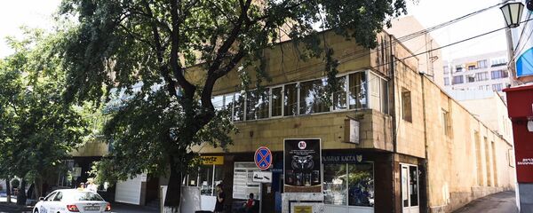 Здание русского драмтеатра имени Станиславского в Ереване - Sputnik Армения