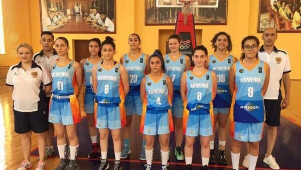 Сборная девушек Армении по баскетболу до 16 лет вышла в полуфинал - Sputnik Армения
