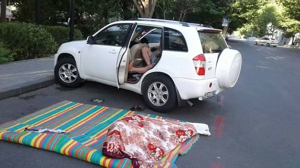 Иранцы на красных линиях в Ереване, которых выдавали в соцсетях за турок Иранцы на красных линиях в Ереване, которых выдавали в соцсетях за турок - Sputnik Армения