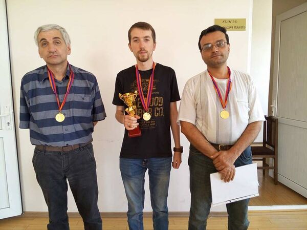 Команда Каисса. Корреспондент Sputnik Армения Давид Галстян и редактор Ара Налбандян, а также корреспондент Голос Армении Рубен Маргарян Команда Каисса. Корреспондент Sputnik Армения Давид Галстян и редактор Ара Налбандян, а также корреспондент Голос Армении Рубен Маргарян - Sputnik Արմենիա